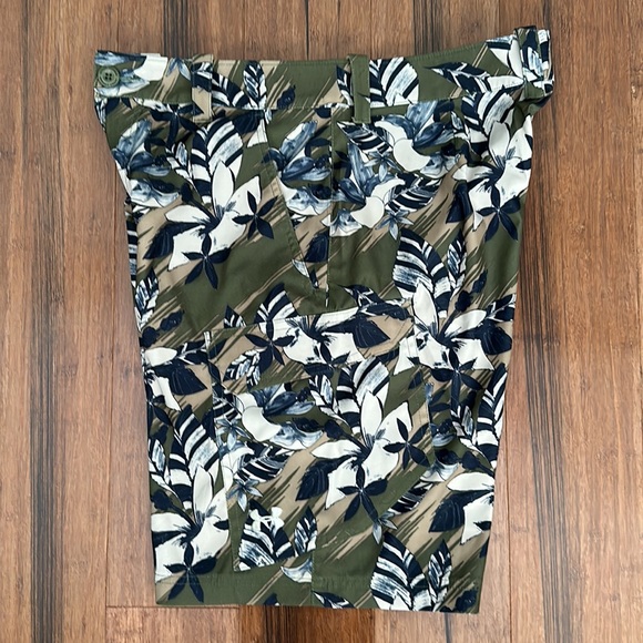 Men’s Under Armour Performance Fishing Shorts - Picture 2 of 9